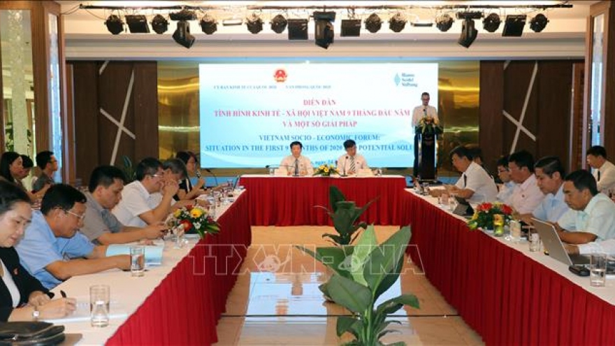 Forum looks at current Vietnamese socio-economic development